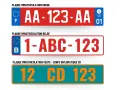 Plaque immatriculation rouge française "AA-123-AA" avec logo régional, plaque belge "1-ABC-123", et plaque diplomatique verte "12 CD 123".