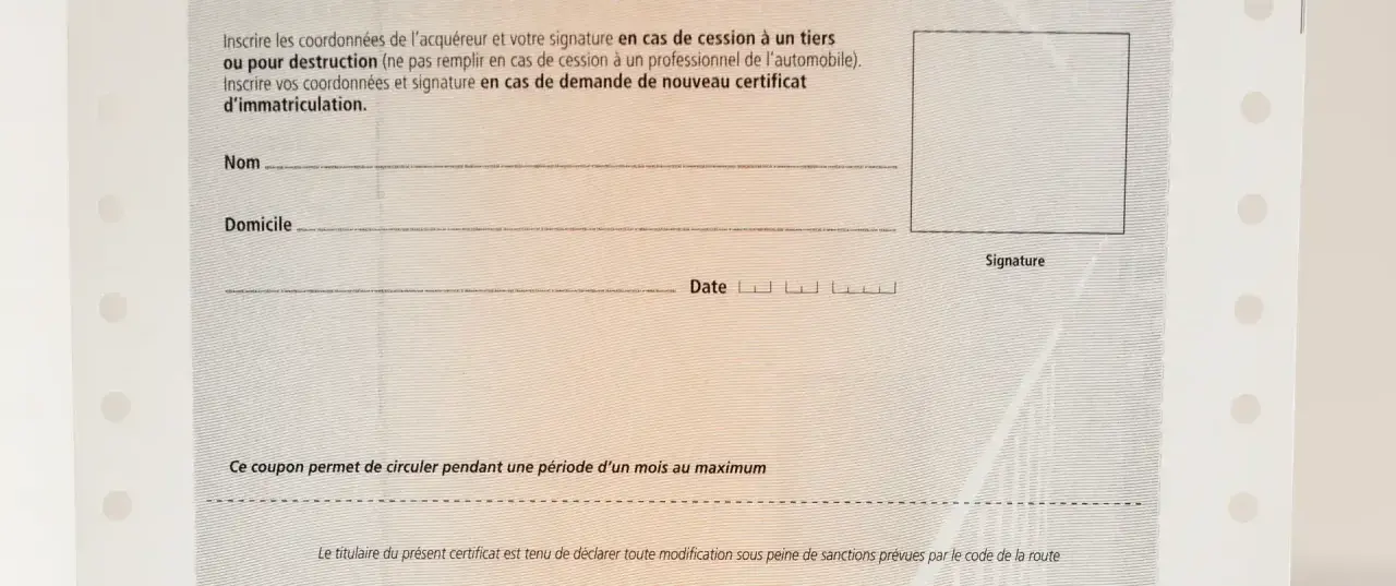 Formulaire pour la cession d'un véhicule. Indiquez les informations pour la vente d'une voiture pour pièces.