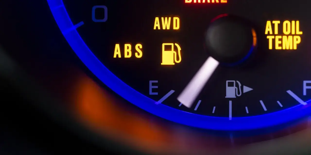 Voyant ABS allumé sur le tableau de bord. Si le voyant ABS s'allume, il est temps de penser à comment nettoyer capteur abs.