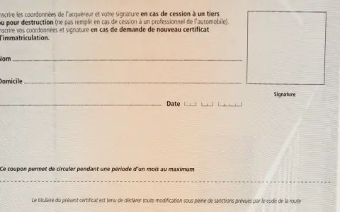 Formulaire pour la cession d'un véhicule. Indiquez les informations pour la vente d'une voiture pour pièces.