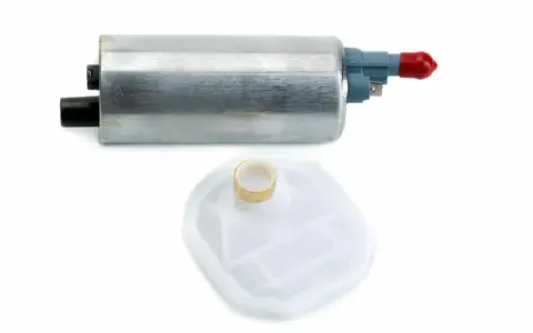 Pièce détachée pour tester pompe de gavage : un filtre à essence et un corps de pompe en métal argenté avec connecteurs.