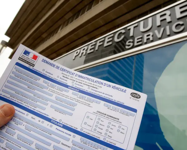 La carte grise, c'est quoi ? Ce document officiel, la "demande de certificat d'immatriculation d'un véhicule", est nécessaire pour toute démarche administrative liée à un véhicule.