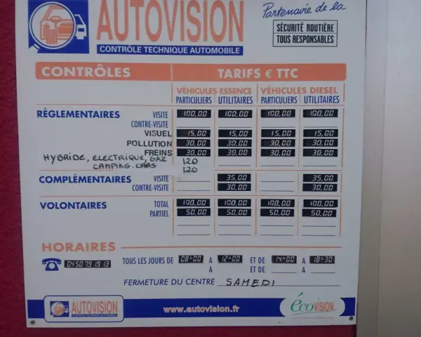 Tableau des tarifs du contrôle technique automobile Autovision, incluant le prix du contrôle technique essence pour les particuliers et utilitaires.
