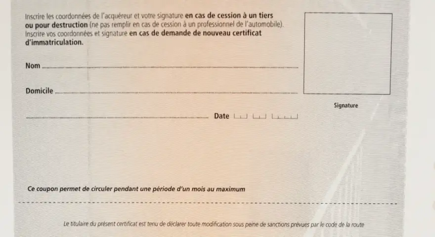 Formulaire pour la cession d'un véhicule. Indiquez les informations pour la vente d'une voiture pour pièces.
