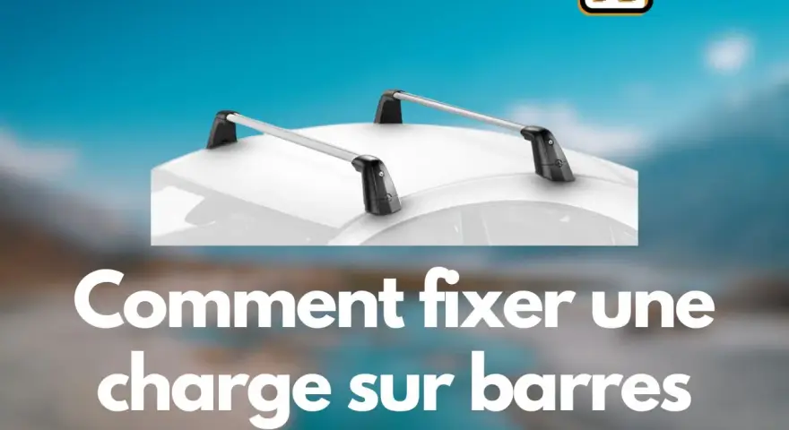 Barres de toit installées sur un véhicule. Apprenez comment sangler sur barre de toit pour transporter vos affaires en toute sécurité.