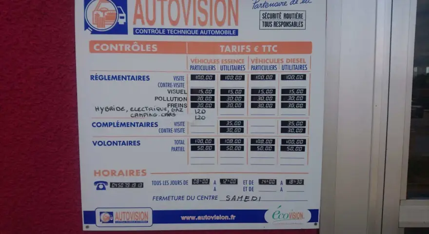 Tableau des tarifs du contrôle technique automobile Autovision, incluant le prix du contrôle technique essence pour les particuliers et utilitaires.