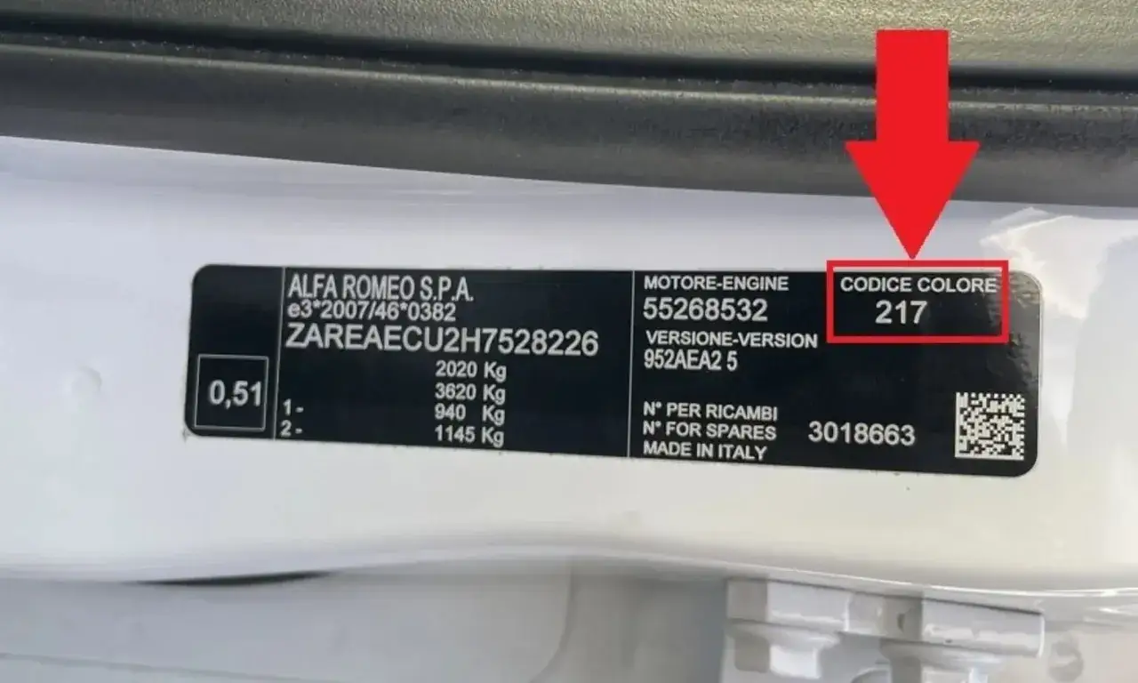 &Eacute;tiquette sur une Alfa Romeo indiquant 